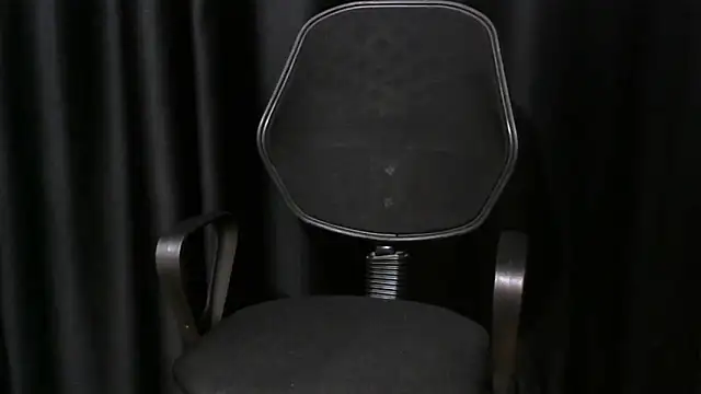 Snapshot of devinantalya chatting on April 28, 12:43 pm devinantalya online show from April 28, 12:43 pm