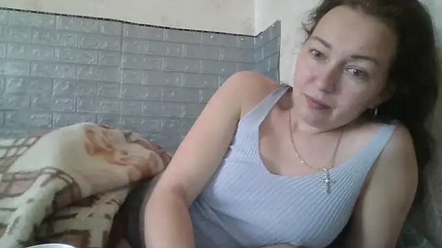 Snapshot of DanaNeon chatting on April 12, 8:19 am DanaNeon online show from April 12, 8:19 am