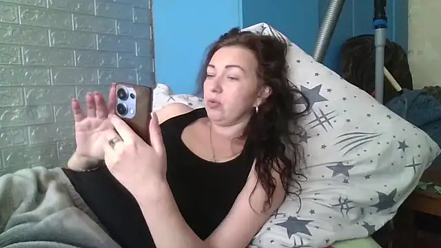 Snapshot of DanaNeon chatting on April 16, 8:37 am DanaNeon online show from April 16, 8:37 am