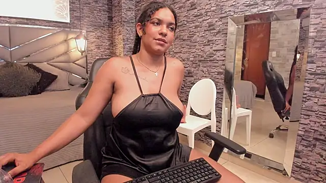 Snapshot of BellyBigBoobs chatting on October 8, 1:58 am BellyBigBoobs online show from October 8, 1:58 am