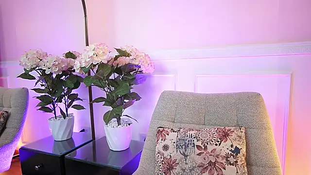 MilaCrave online show from April 13, 11:37 am