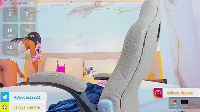 valirya devote online show from December 22, 3:25 am