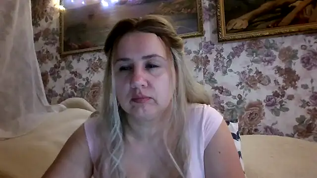 Snapshot of LustyyX chatting on April 23, 5:26 pm LustyyX online show from April 23, 5:26 pm
