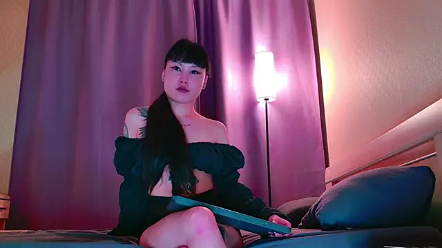 Snapshot of PurpleD1va chatting on June 21, 7:38 pm PurpleD1va online show from June 21, 7:38 pm