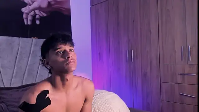 ZYZZ1312 online show from September 9, 2:49 pm