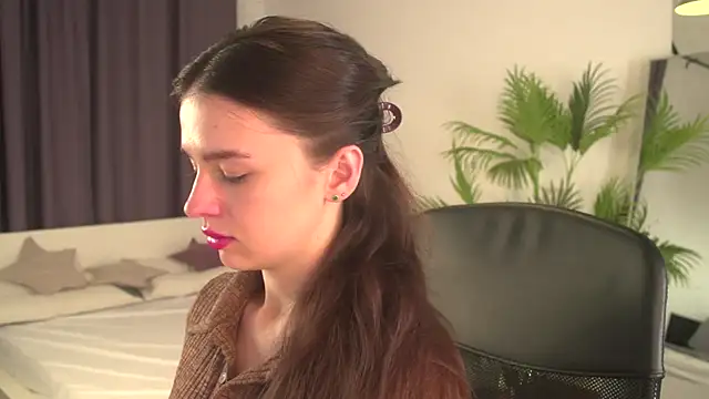 Olivia Farrell online show from November 15, 12:45 pm