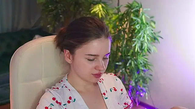 Olivia Farrell online show from April 30, 1:28 pm