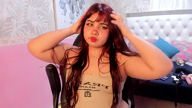 Snapshot of Zara_Snow chatting on April 10, 12:49 am Zara Snow online show from April 10, 12:49 am