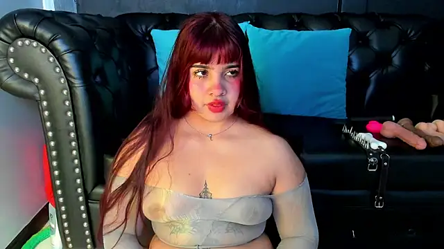 Snapshot of Zara_Snow chatting on April 18, 12:36 am Zara Snow online show from April 18, 12:36 am