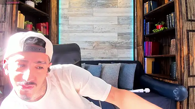 Donovan Desmond online show from April 16, 8:31 pm