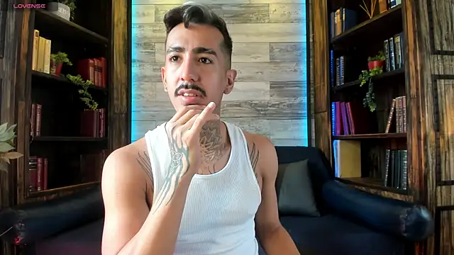 Snapshot of Donovan_Desmond chatting on May 4, 7:43 pm Donovan Desmond online show from May 4, 7:43 pm