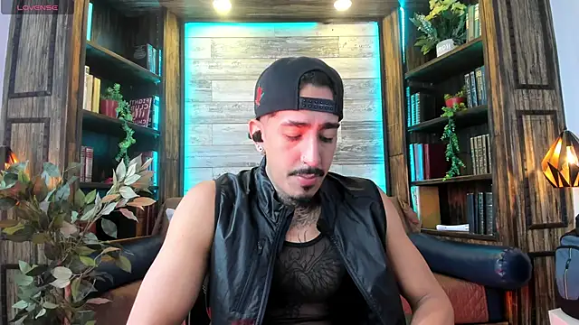 Snapshot of Donovan_Desmond chatting on June 3, 7:41 pm Donovan Desmond online show from June 3, 7:41 pm