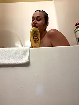 Snapshot of Tlynn chatting on October 15, 9:04 pm Tlynn online show from October 15, 9:04 pm