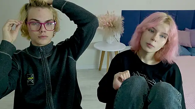 Bonnie And C1yde online show from November 1, 5:15 pm