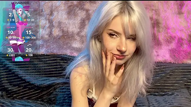 snowy lisa online show from March 22, 1:14 pm