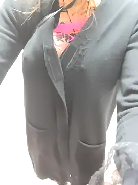 pink-mai online show from December 14, 4:07 am