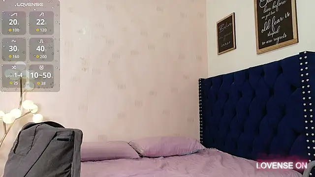 Snapshot of shyblacksweetiee chatting on March 27, 3:01 am shyblacksweetiee online show from March 27, 3:01 am