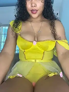 Snapshot of SophieD chatting on April 25, 1:41 pm SophieD online show from April 25, 1:41 pm