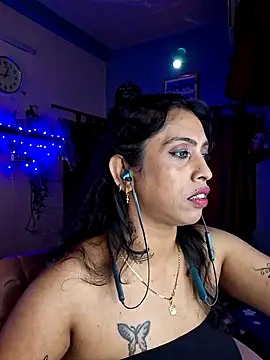 Love Beauty01 online show from March 23, 6:45 pm