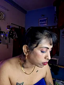 Snapshot of Love_Beauty01 chatting on May 5, 7:00 pm Love Beauty01 online show from May 5, 7:00 pm