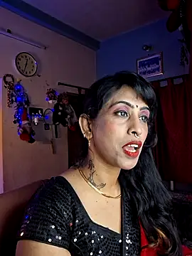 Snapshot of Love_Beauty01 chatting on May 11, 6:38 pm Love Beauty01 online show from May 11, 6:38 pm