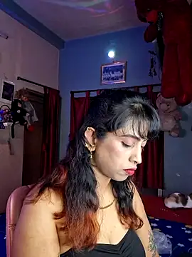 Snapshot of Love_Beauty01 chatting on May 21, 6:48 pm Love Beauty01 online show from May 21, 6:48 pm