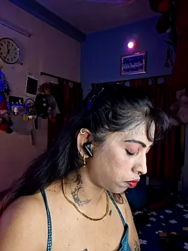 Snapshot of Love_Beauty01 chatting on May 31, 5:42 pm Love Beauty01 online show from May 31, 5:42 pm