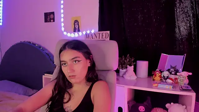 namiiwhite online show from October 8, 10:18 pm