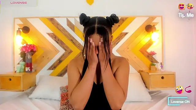 Snapshot of SoleneFontaine chatting on September 19, 12:17 pm SoleneFontaine online show from September 19, 12:17 pm