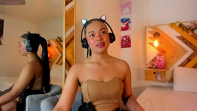 Snapshot of SoleneFontaine chatting on October 14, 11:55 am SoleneFontaine online show from October 14, 11:55 am