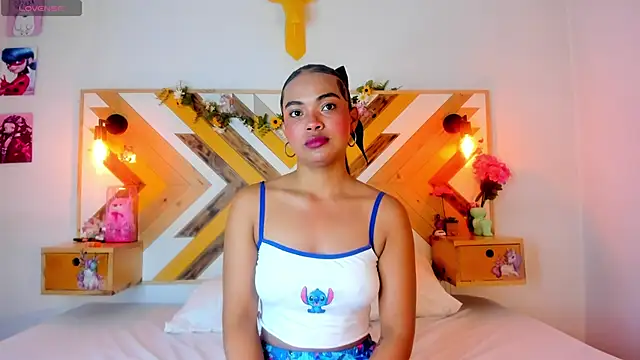 Snapshot of SoleneFontaine chatting on October 15, 12:27 pm SoleneFontaine online show from October 15, 12:27 pm