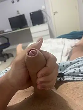 Snapshot of Novinho16cmz chatting on February 2, 2:21 am Novinho16cmz online show from February 2, 2:21 am