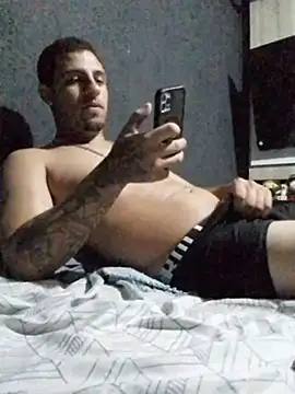 Snapshot of o-theus chatting on February 4, 7:53 pm o-theus online show from February 4, 7:53 pm