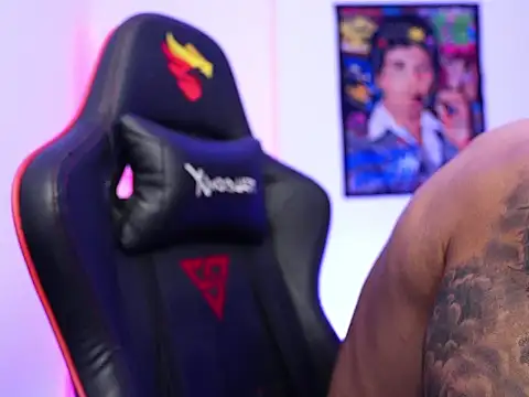 logan hugh8 online show from November 23, 2:22 am