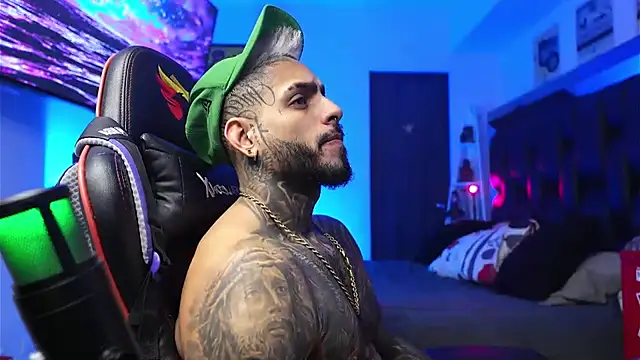 logan hugh8 online show from January 31, 11:36 pm