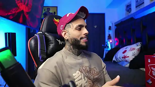 logan hugh8 online show from February 5, 9:14 am