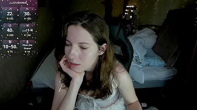 Agata in Wonderland online show from November 13, 10:25 am