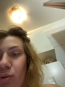 emmasweett11 online show from April 12, 8:14 pm