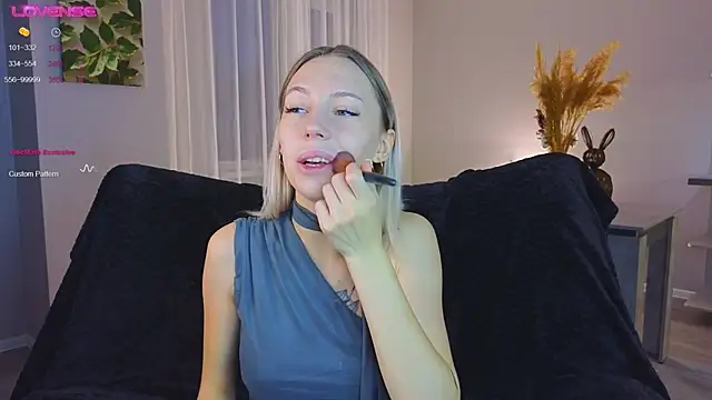 NyxaThorn online show from October 23, 2:38 pm