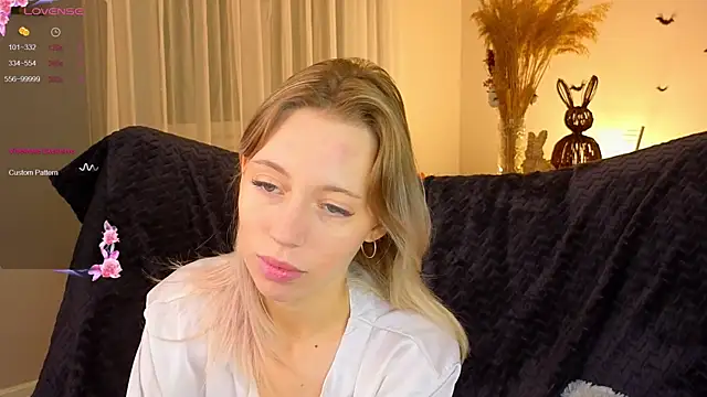 NyxaThorn online show from November 4, 2:38 pm