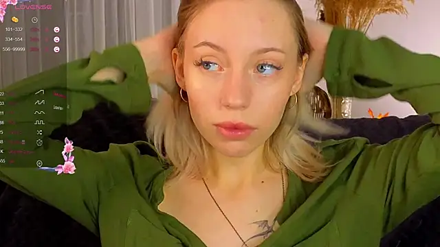 NyxaThorn online show from November 7, 2:39 pm