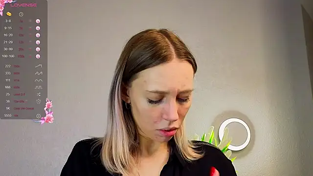 NyxaThorn online show from November 24, 2:50 pm