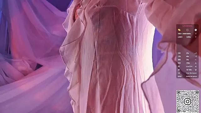 Snapshot of GildedKitten chatting on February 7, 8:12 pm GildedKitten online show from February 7, 8:12 pm