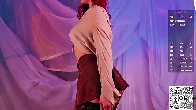 Snapshot of GildedKitten chatting on February 13, 7:43 pm GildedKitten online show from February 13, 7:43 pm