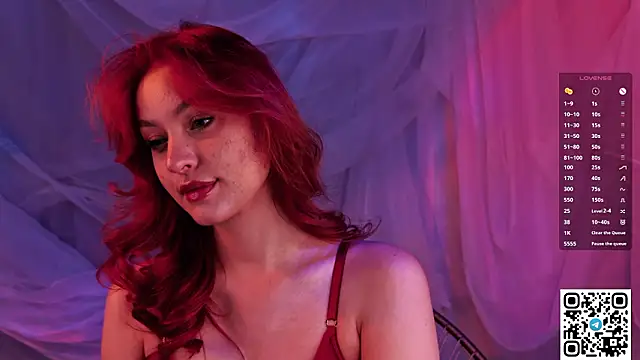 Snapshot of GildedKitten chatting on February 14, 8:27 pm GildedKitten online show from February 14, 8:27 pm