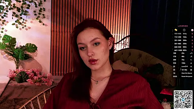 Snapshot of GildedKitten chatting on February 28, 7:37 pm GildedKitten online show from February 28, 7:37 pm