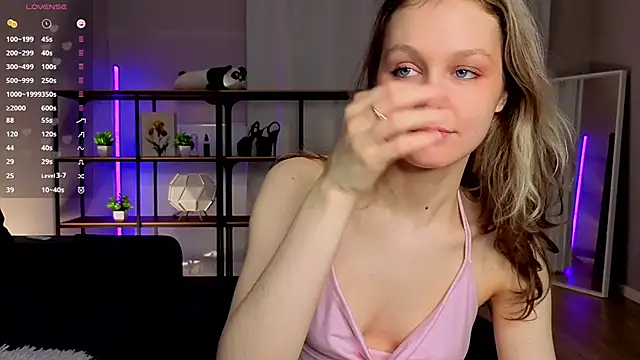 Snapshot of Tender_beauty chatting on April 28, 7:19 pm Tender beauty online show from April 28, 7:19 pm
