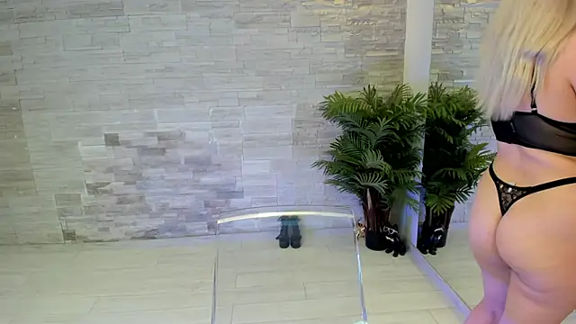 AngelInSinn online show from January 8, 8:00 pm