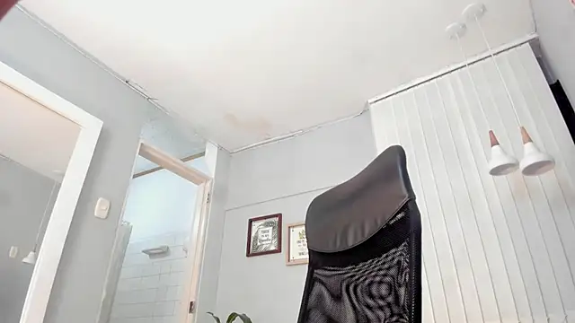 Maddy Norton online show from March 1, 1:35 pm