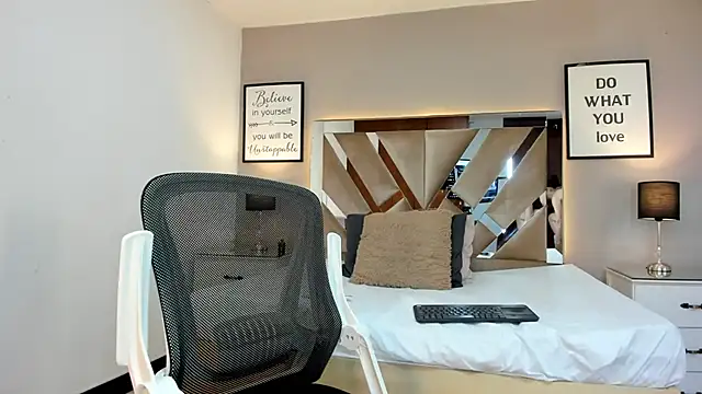 cellestehot online show from October 22, 1:44 pm